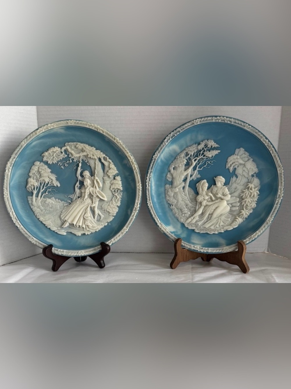VTG Pair Incolay Studios Blue w/Cameo Wall Plates Set - Classic Home Art